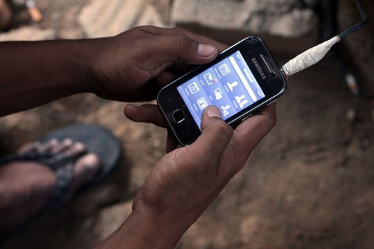 Media convergence makes it easy for Indonesian Facebook users to comment on and share mainstream media articles, Adhi Kusumo The era of convergent media